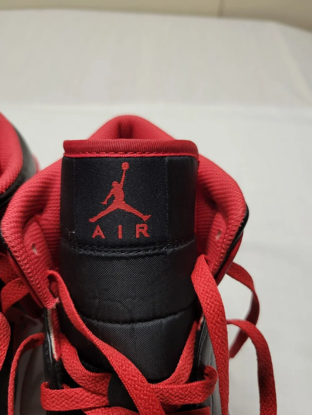 Air Jordan 1 Mid DQ8426-060 Black/Fire Red Alternate Bred Men's Size 11